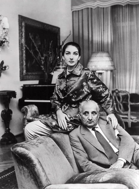 Dans sa demeure de Milan, avec son mari Giovambattista Meneghini