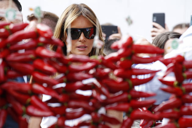 Melania Trump, encerclée par les piments