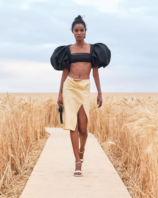D&eacute;fil&eacute; Jacquemus printemps-&eacute;t&eacute; 2021, passage 50