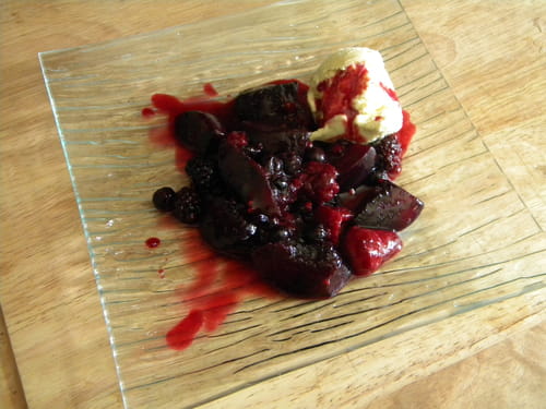 Compotée de fruits rouges et glace