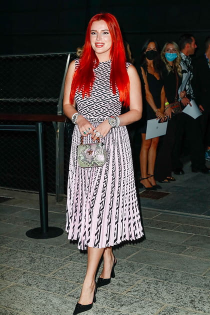 Bella Thorne au d&eacute;fil&eacute; Versace