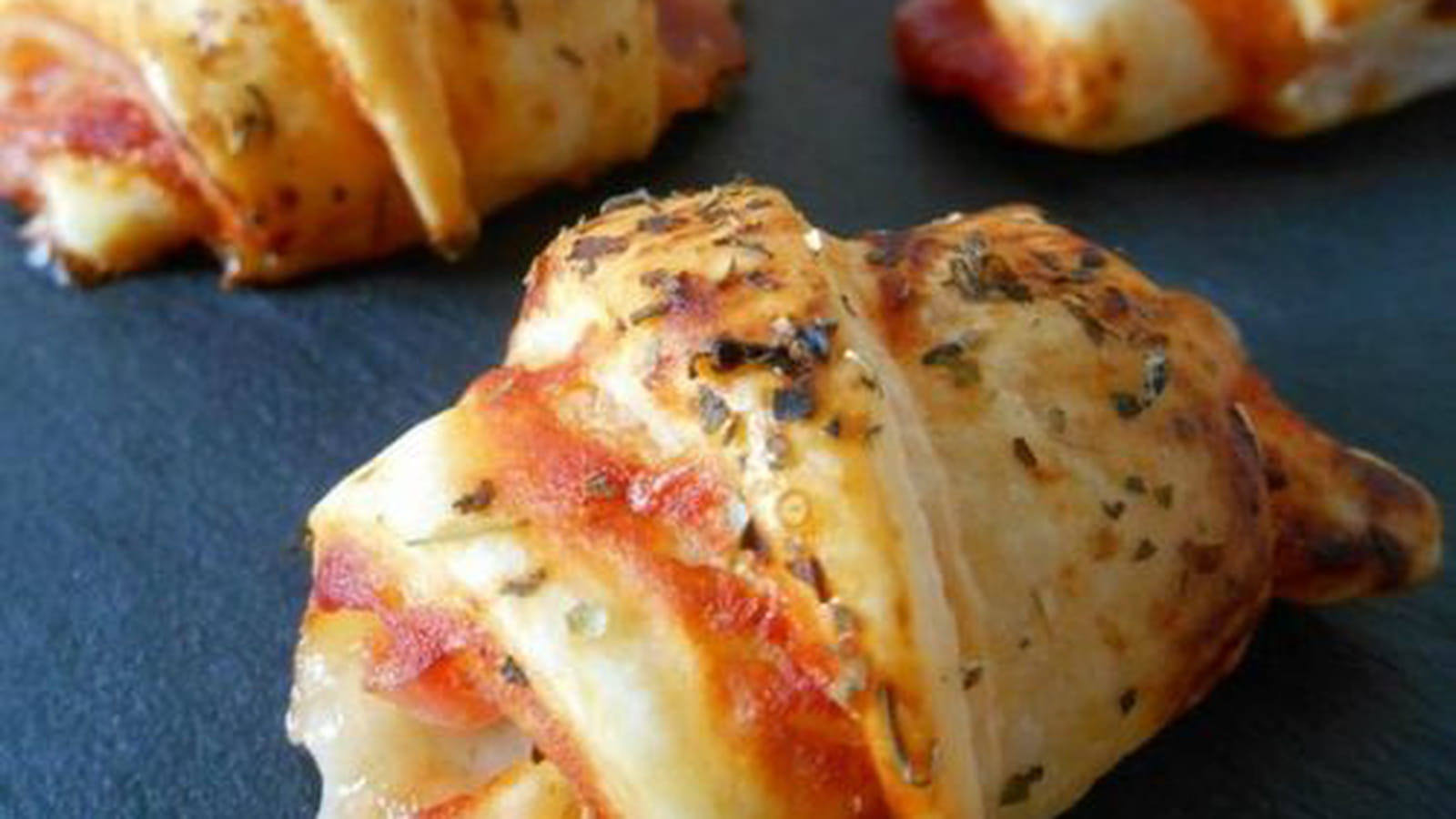 Croissants apéritifs façon pizza