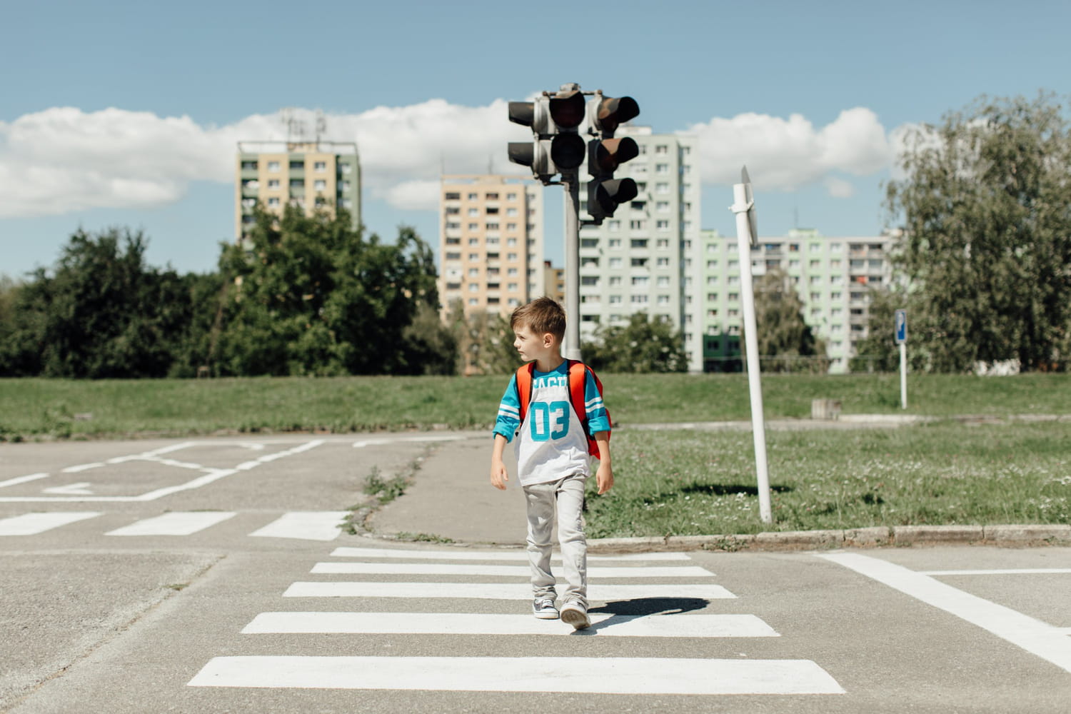 Aller seul à l'école : à quel âge, précautions, sécurité