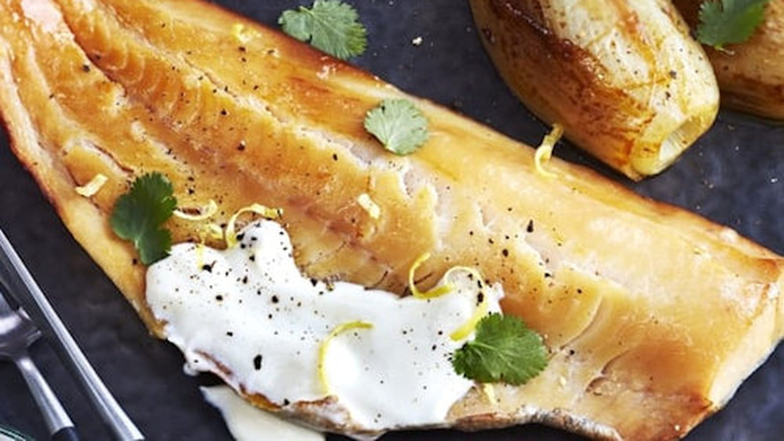 Haddock poché au lait, endives braisées à l'orange et sauce au yuzu