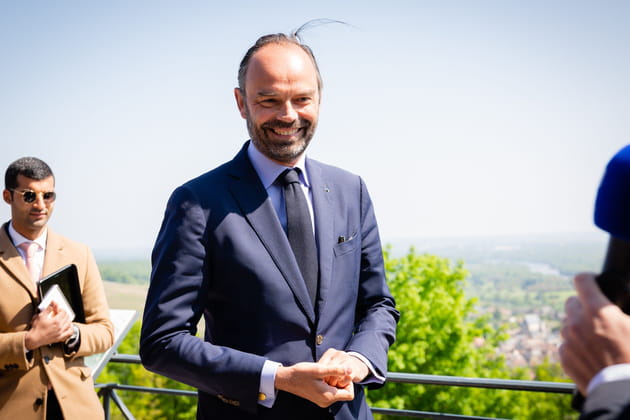 Edouard Philippe cheveux aux vent