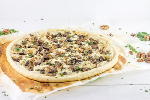 Tarte fine gorgonzola, noix et champignons