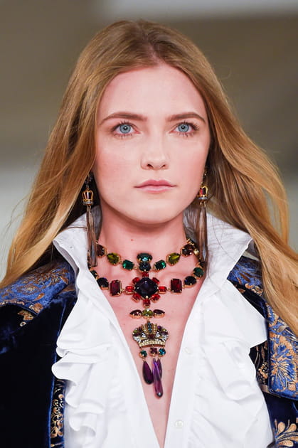 Le collier pr&eacute;cieux du d&eacute;fil&eacute; Ralph Lauren