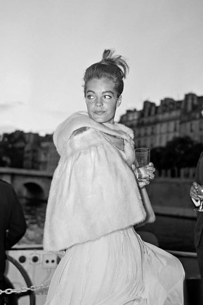 Romy Schneider en châle blanc