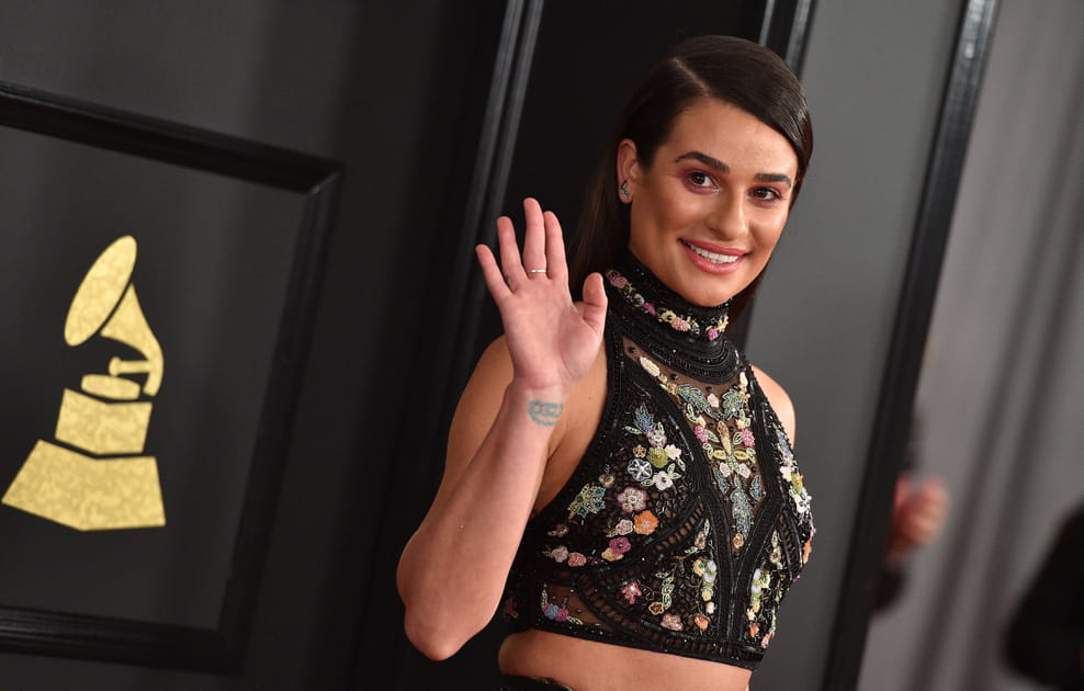 Lea Michele et les rondelles de concombres sur les yeux