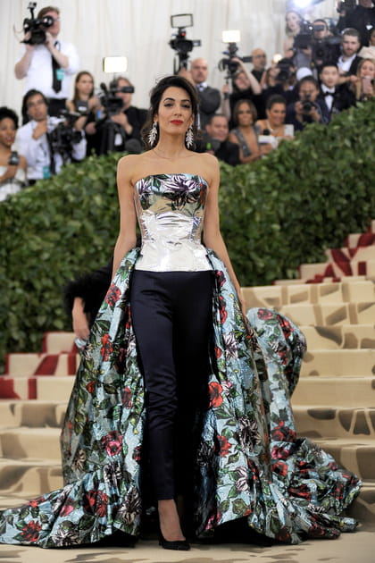 Amal Clooney en Richard Quinn&nbsp;