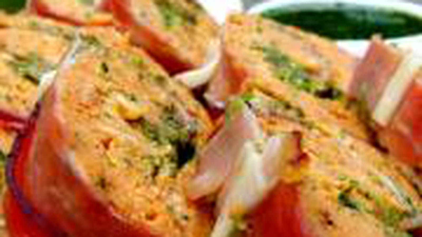 Roulé de poulet au jambon de Parme et au pesto