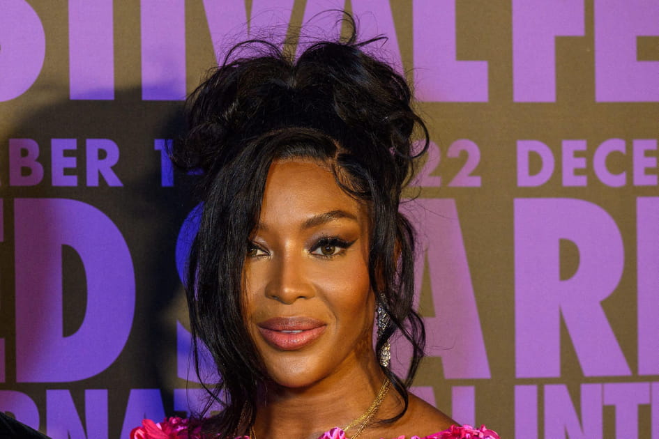 Le chignon &quot;Pammy Updo&quot; de Naomi Campbell