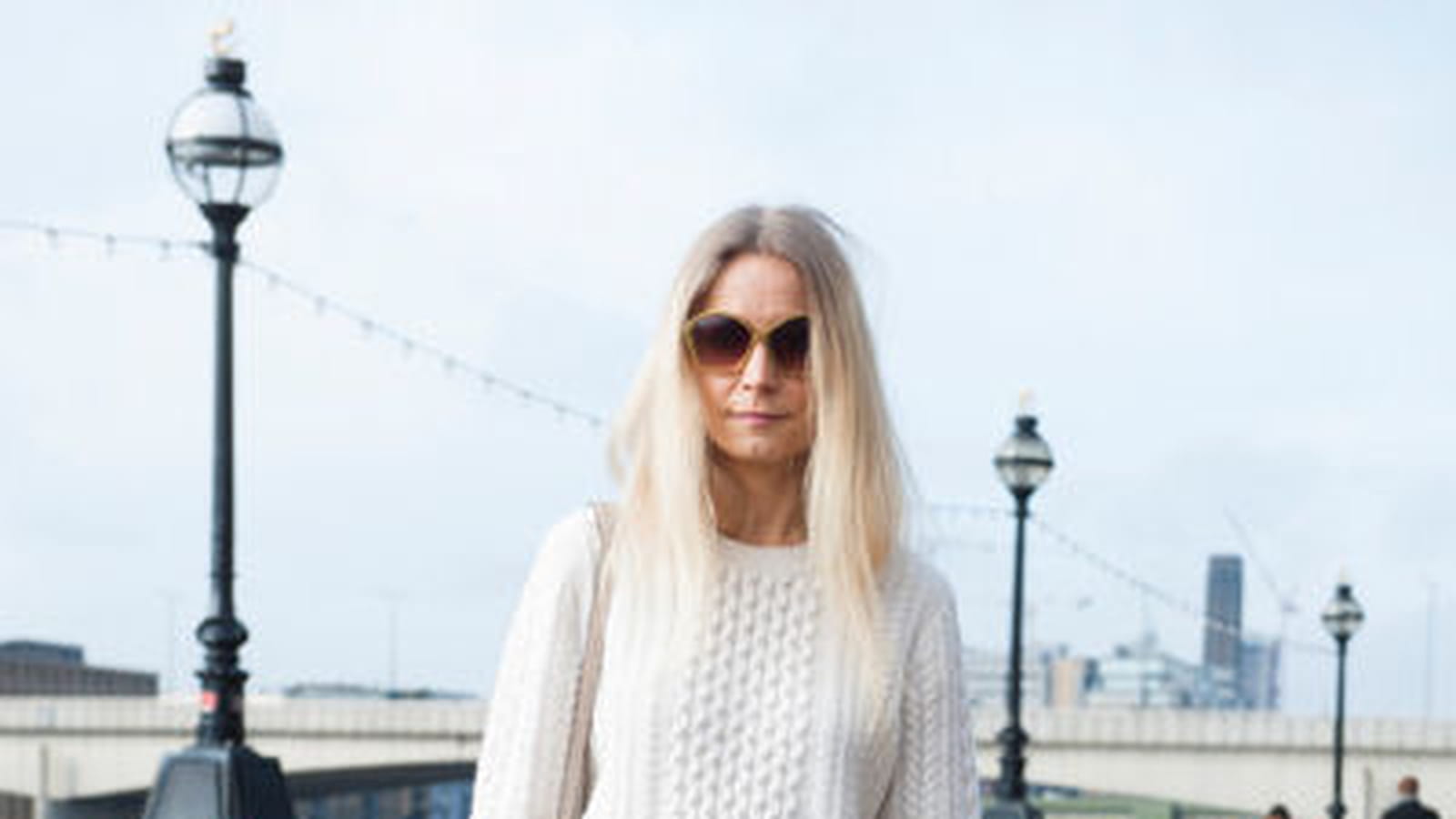 Le pull en maille version féminine