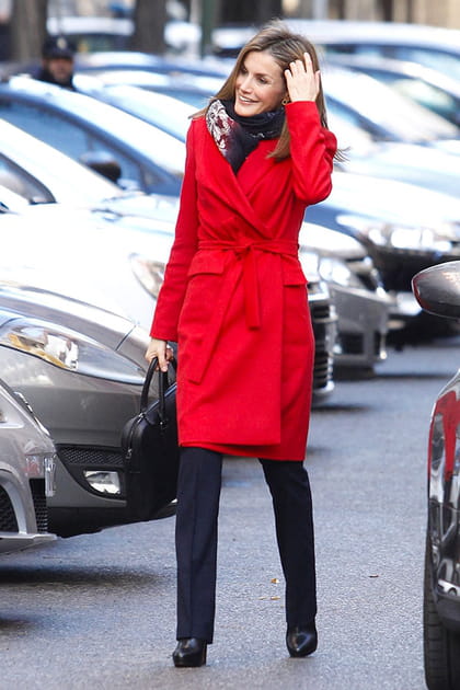 Letizia d'Espagne en manteau rouge