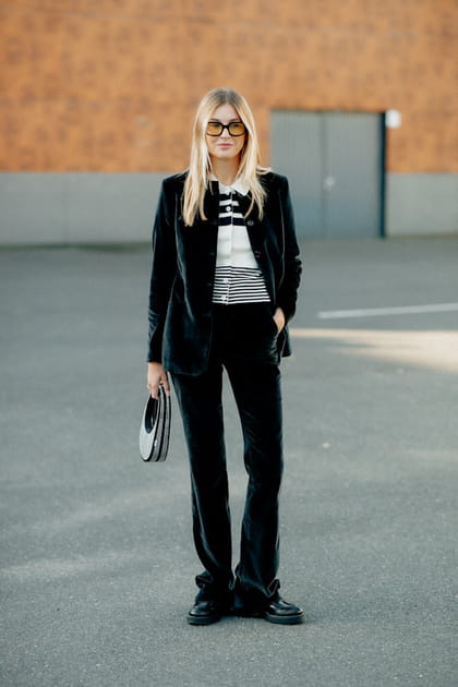 Camille Charrière en costume noir