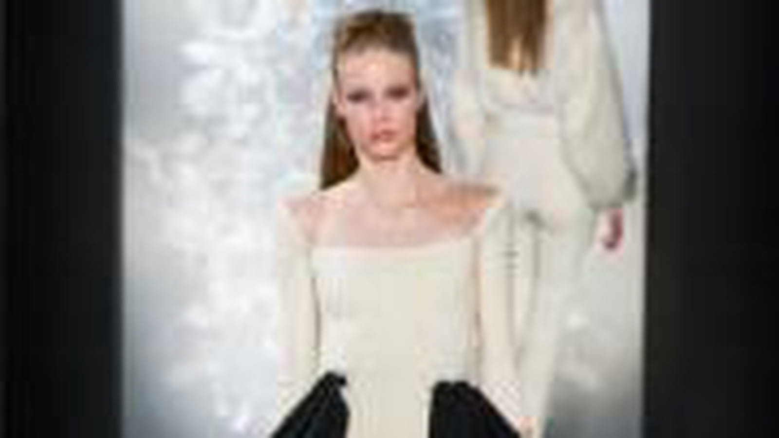 Une robe Valentin Yudashkin