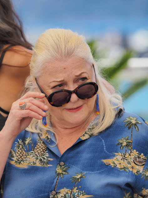 Josiane Balasko n'a pas l'air convaincue