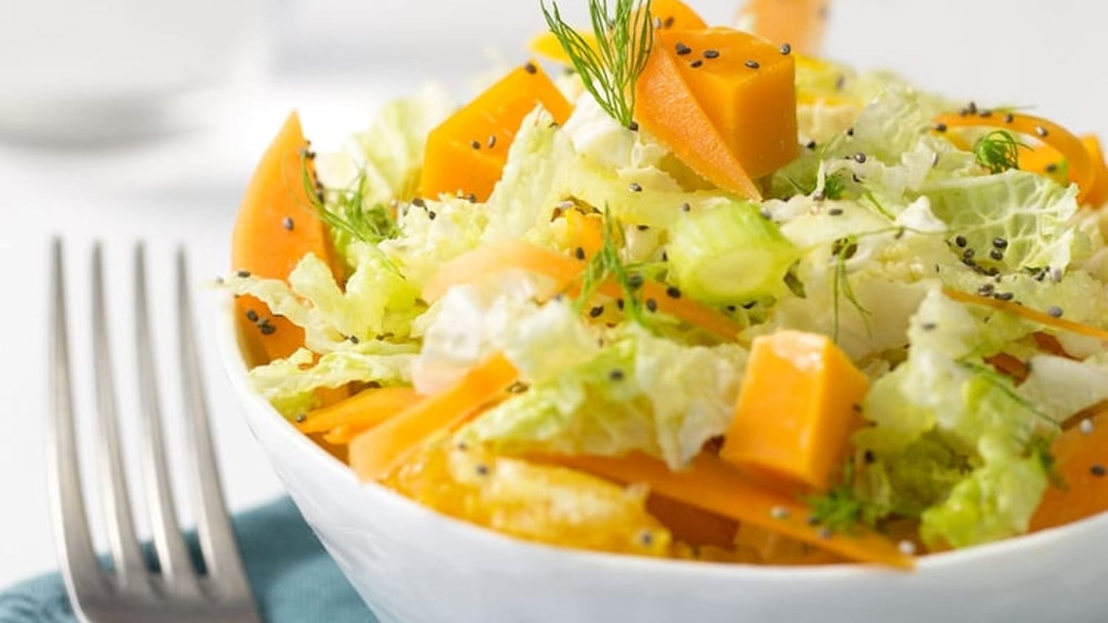 Salade vitaminée à l'orange, papaye, carotte et mimolette