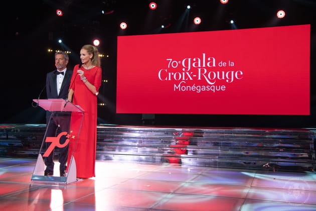 Michel Cymes et Adriana Karembeu animent la tombola