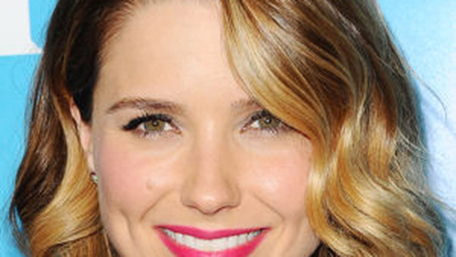La bouche fuchsia de Sophia Bush