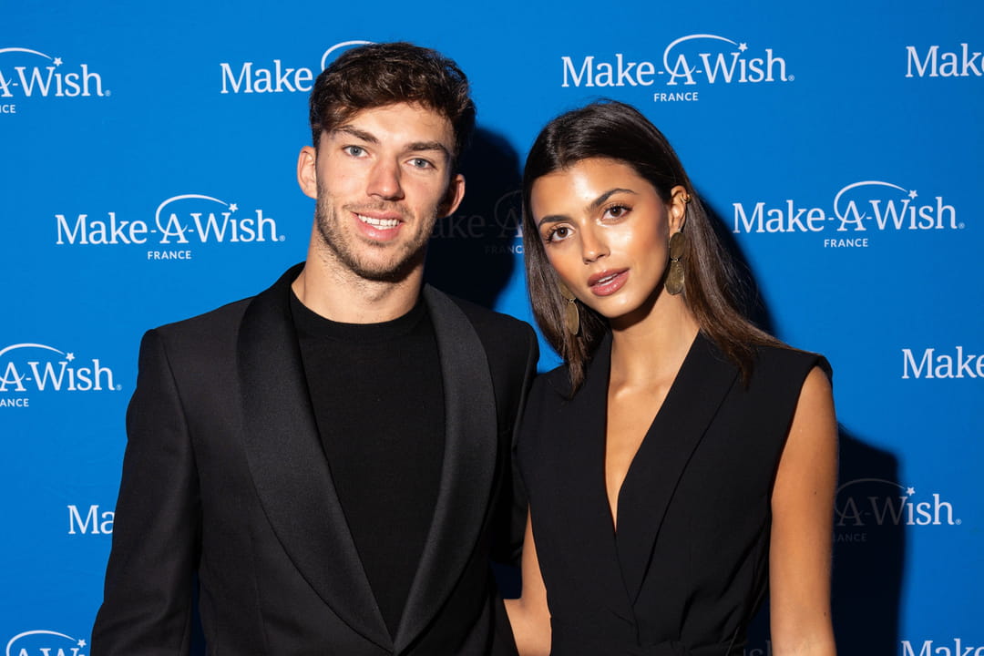 Pierre Gasly pose avec sa compagne Francisca Gomes au Gala MakeAWish 2023
