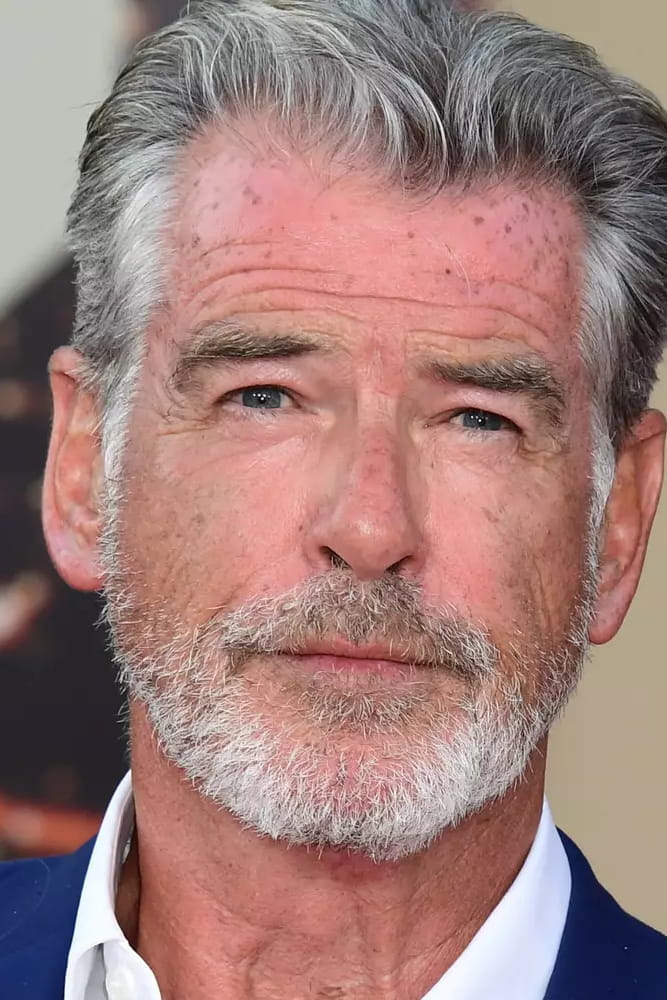 Pourquoi Mirabel N'a Pas De Pouvoir Pierce Brosnan : pourquoi il n'a pas eu le rôle de Batman