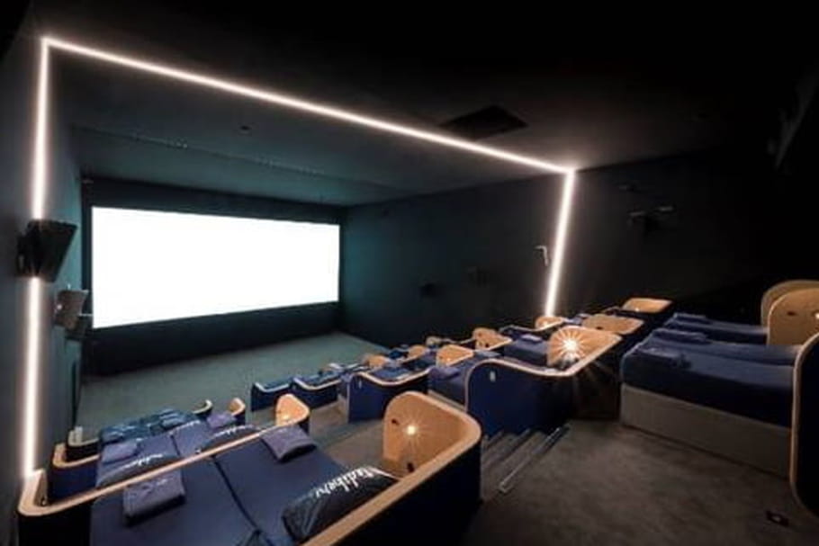 Une salle de ciné avec des lits à Marseille, une vraie bonne idée ?