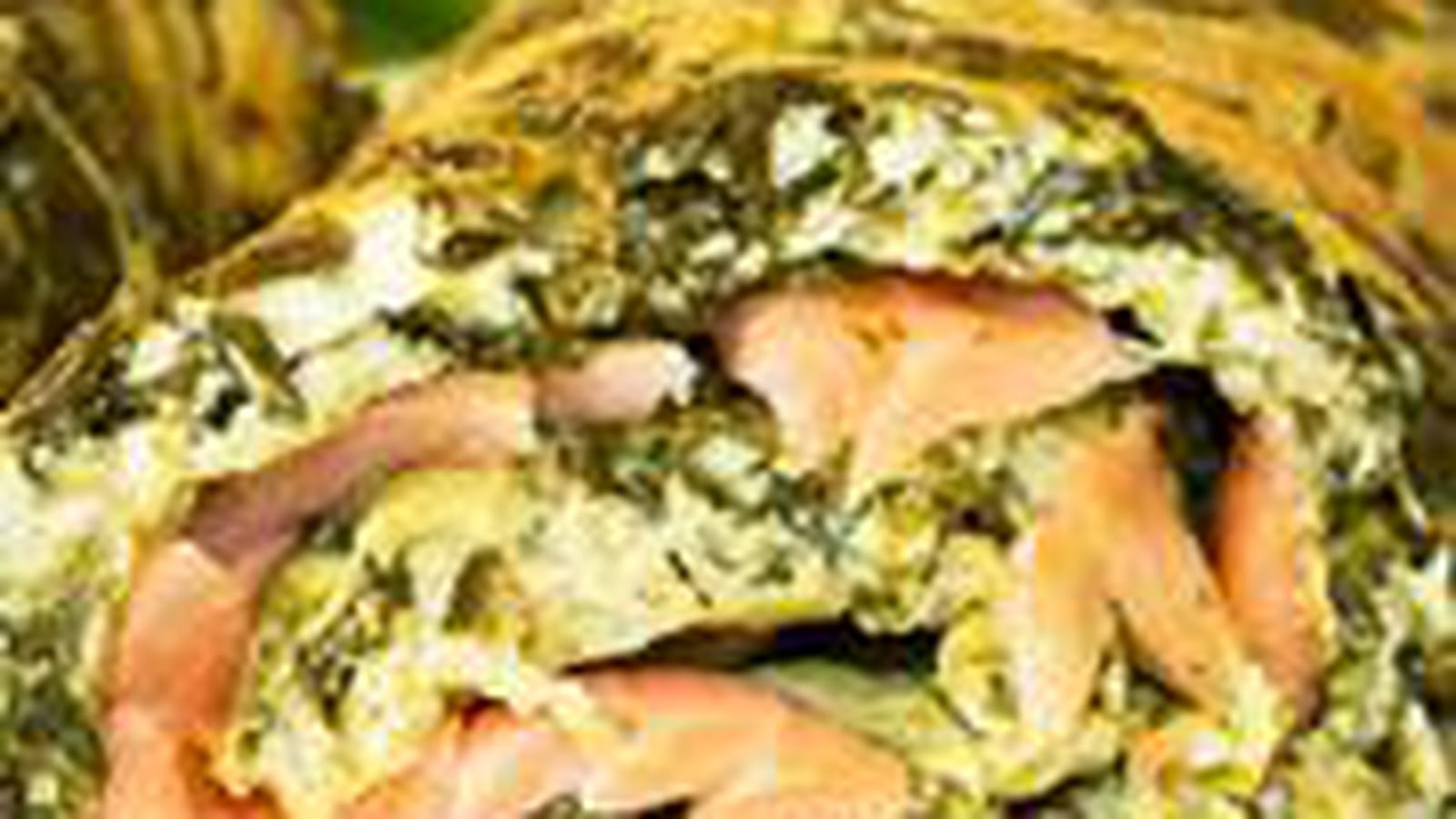 Omelette roulée à l'oseille et au saumon