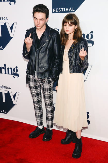 Mark McKenna et Ciara Bravo mettent un doigt d'honneur &agrave; assurer sur le tapis rouge