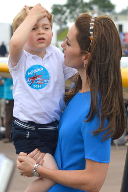 Le prince George touche du bois