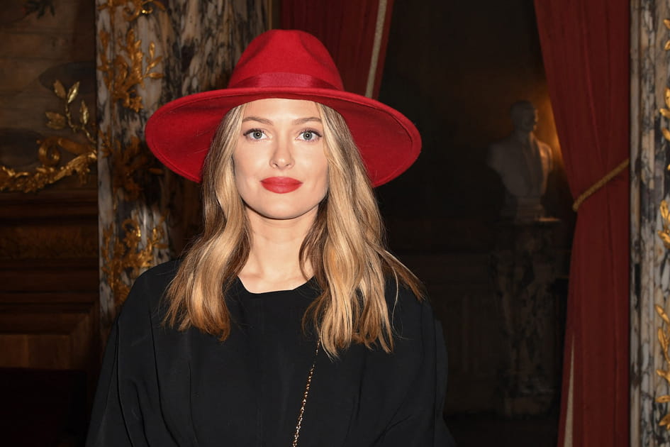 La bouche rouge de Caroline Receveur