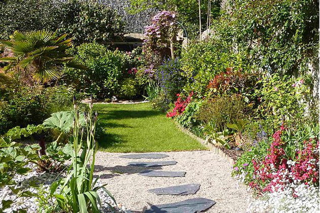 Des pas japonais en ardoise