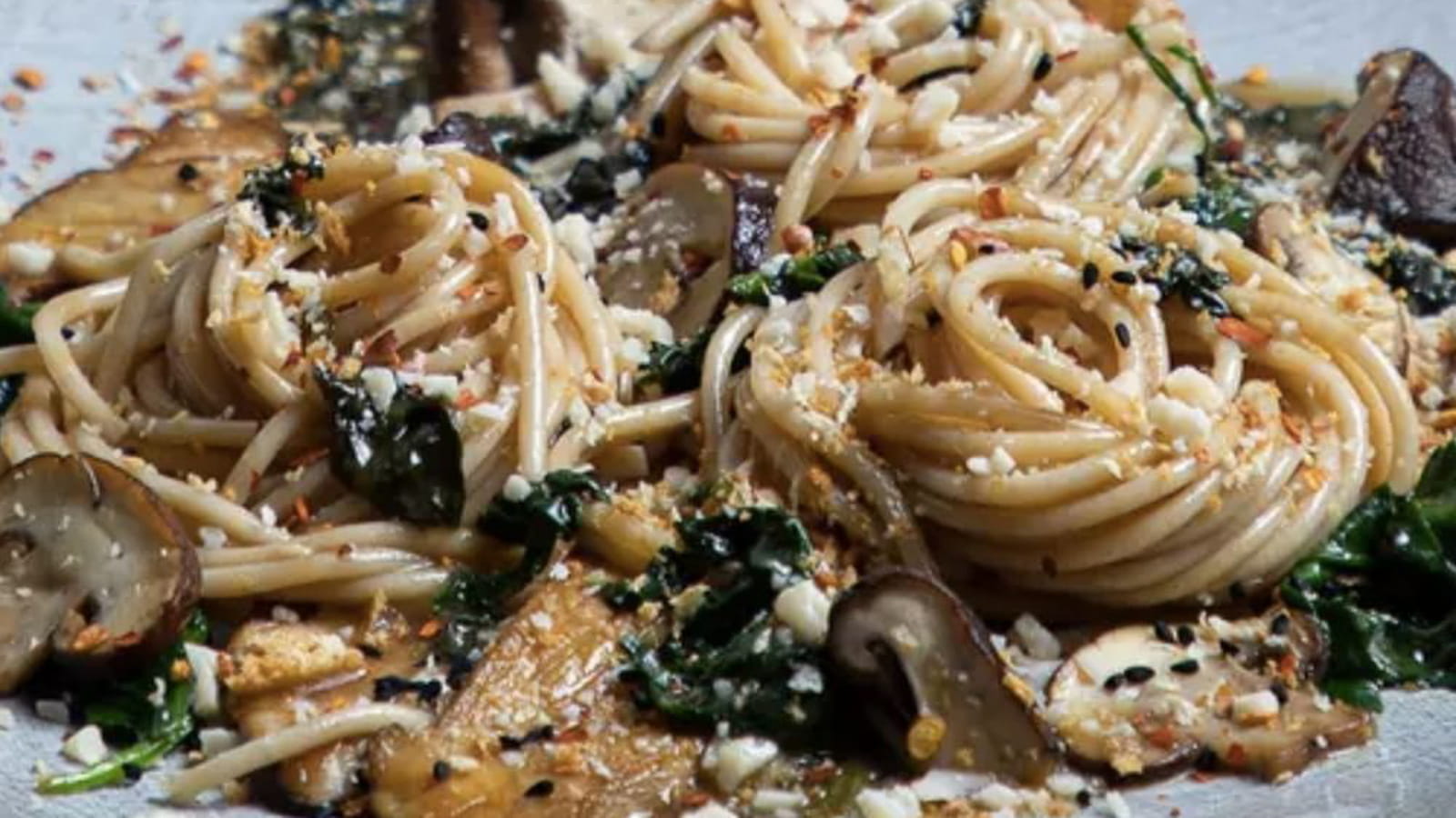 Pâtes crémeuses aux champignons et au Violife