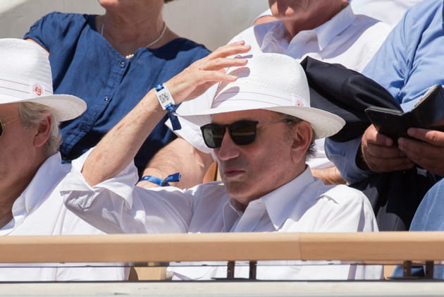 Michel Druker tire son chapeau