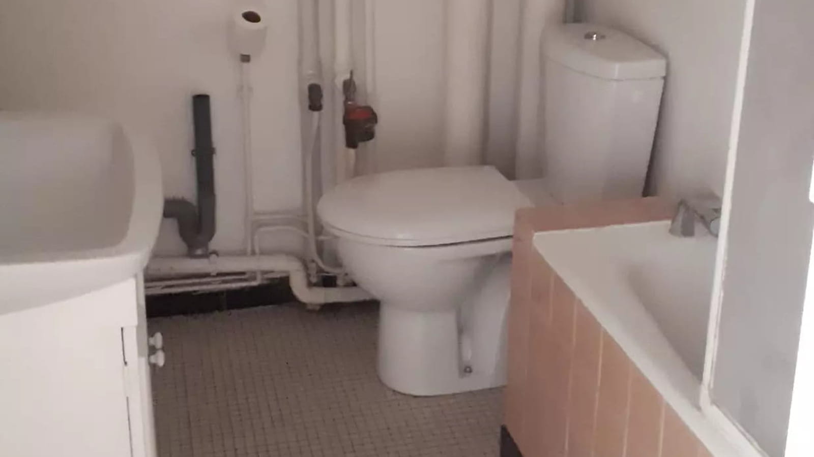 Salle de bains vieillissante