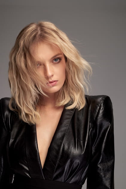 Le carr&eacute; long wavy