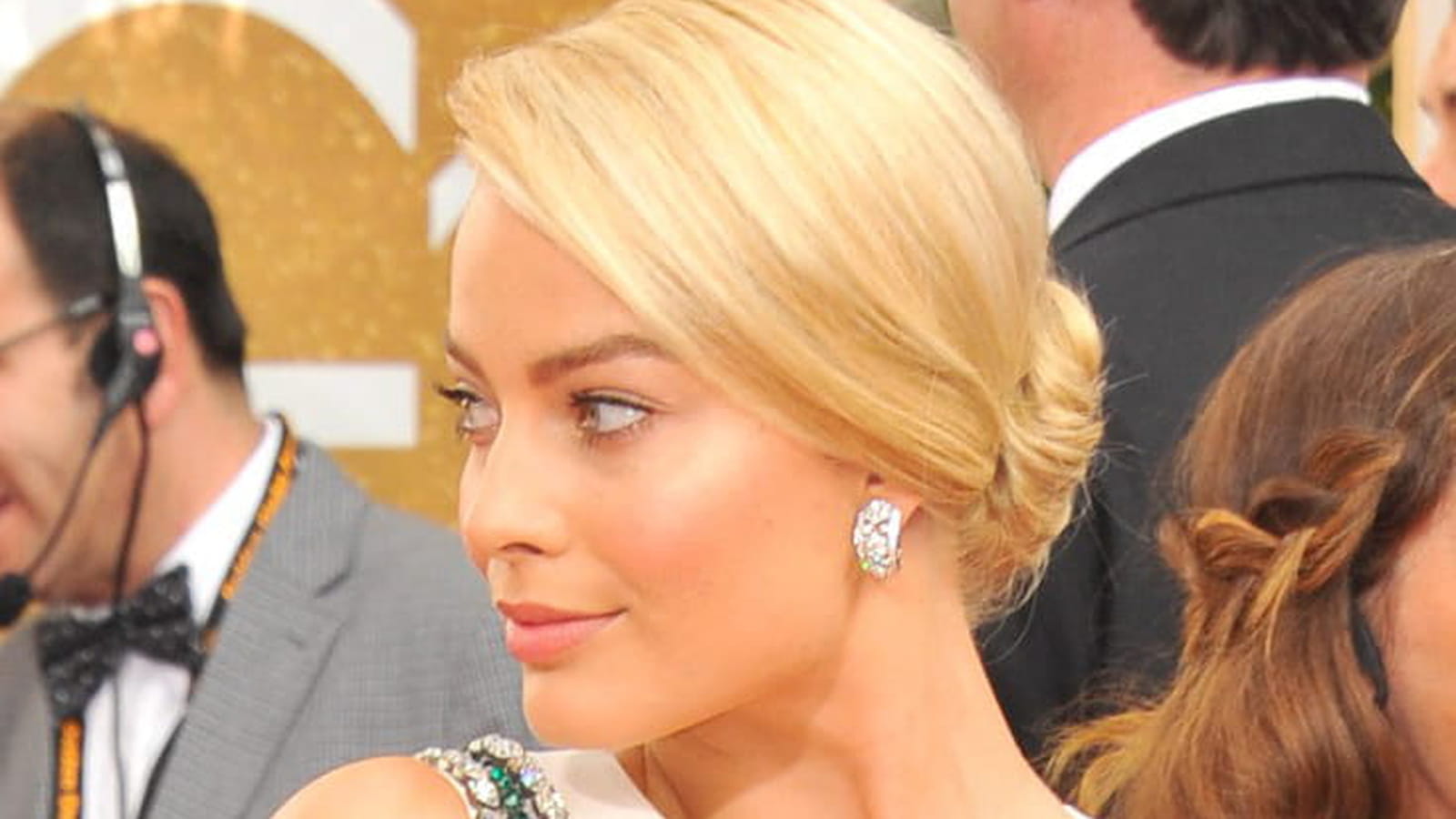 Le chignon bas tressé de Margot Robbie