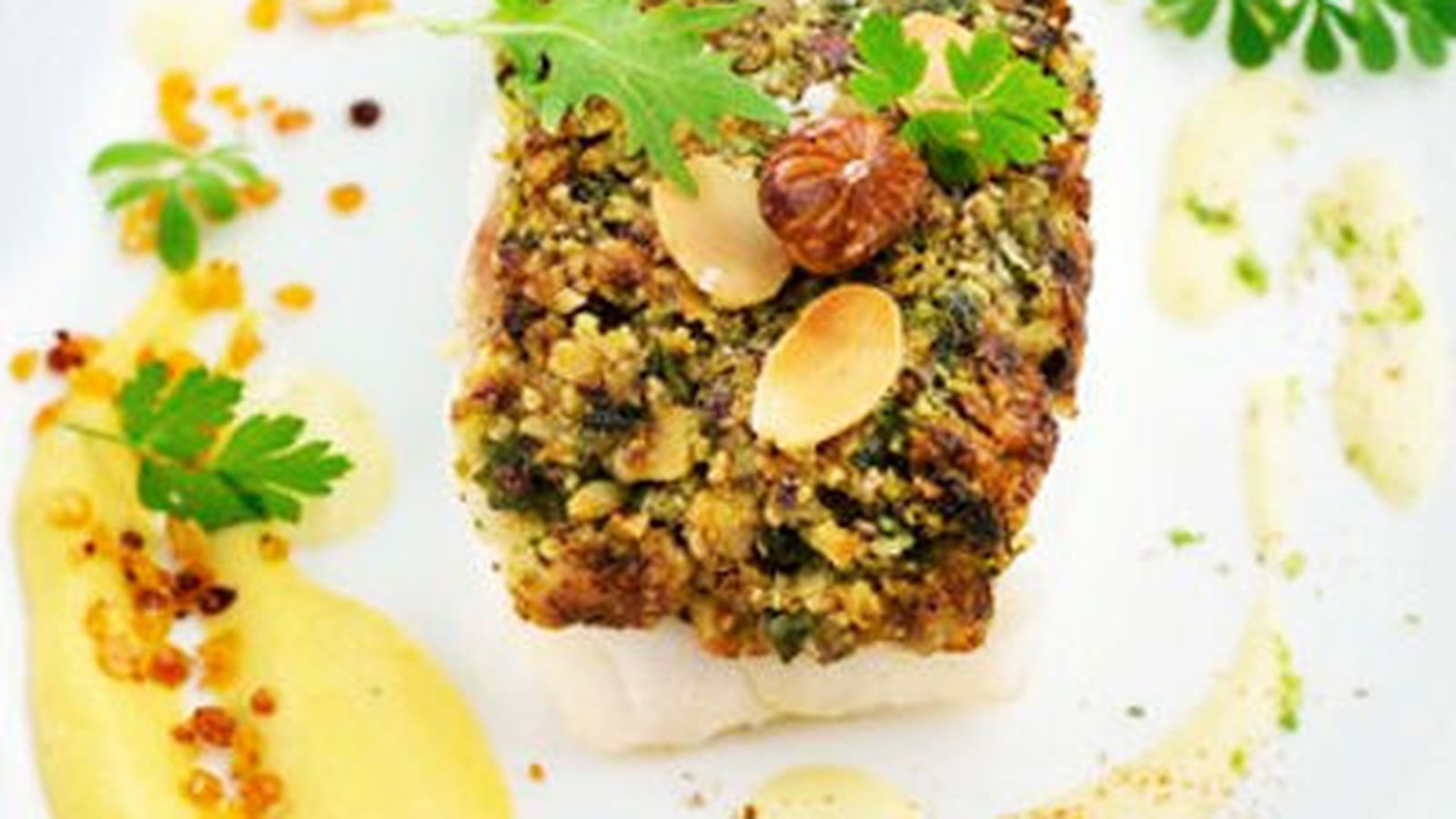 Turbot croustillant noisette amande, sauce cannelle