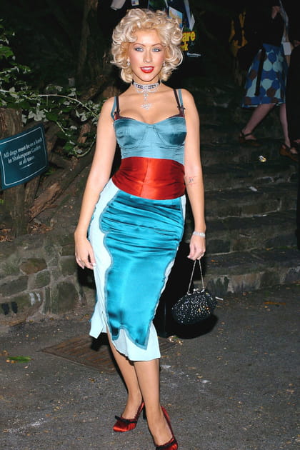 Avant&nbsp;: Christina Aguilera &agrave; 24&nbsp;ans en robe bleue ceintur&eacute;e