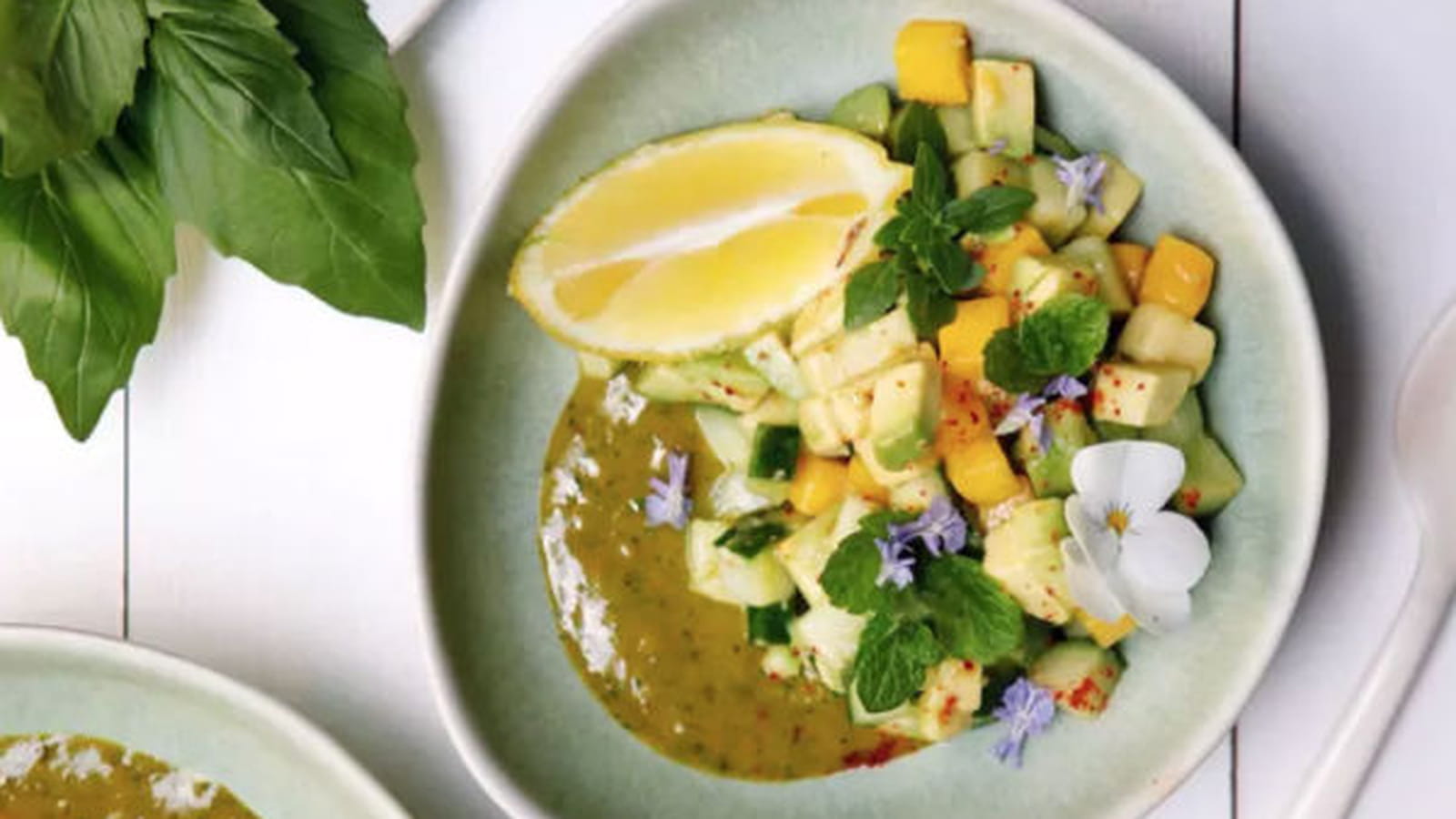 Tartare de concombres de France, avocat et mangue