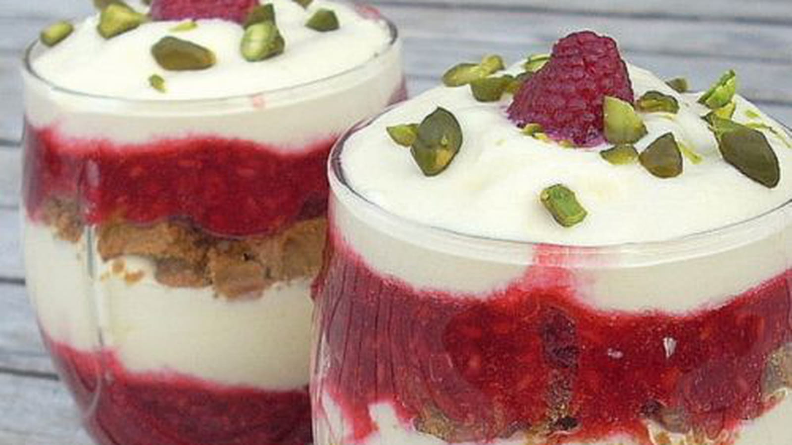 Tiramisu aux framboises, pistaches et spéculoos
