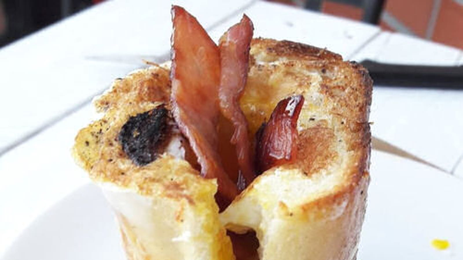 Oeufs-Bacon en baguette