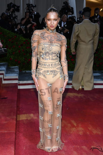 Lila Grace Moss en robe en tulle Burberry