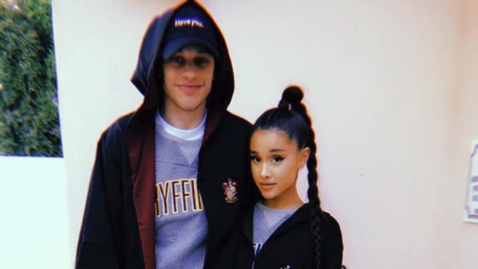 Ariana Grande, ensorcelée par Pete Davidson