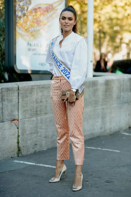 Diane Leyre dans les rues de Paris