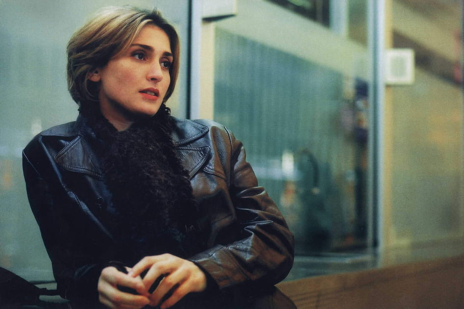 Julie Gayet, m&eacute;connaissable avec son carr&eacute; court myst&eacute;rieux