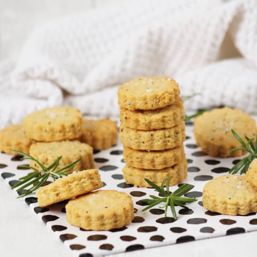 Crackers apéritif parmesan-romarin