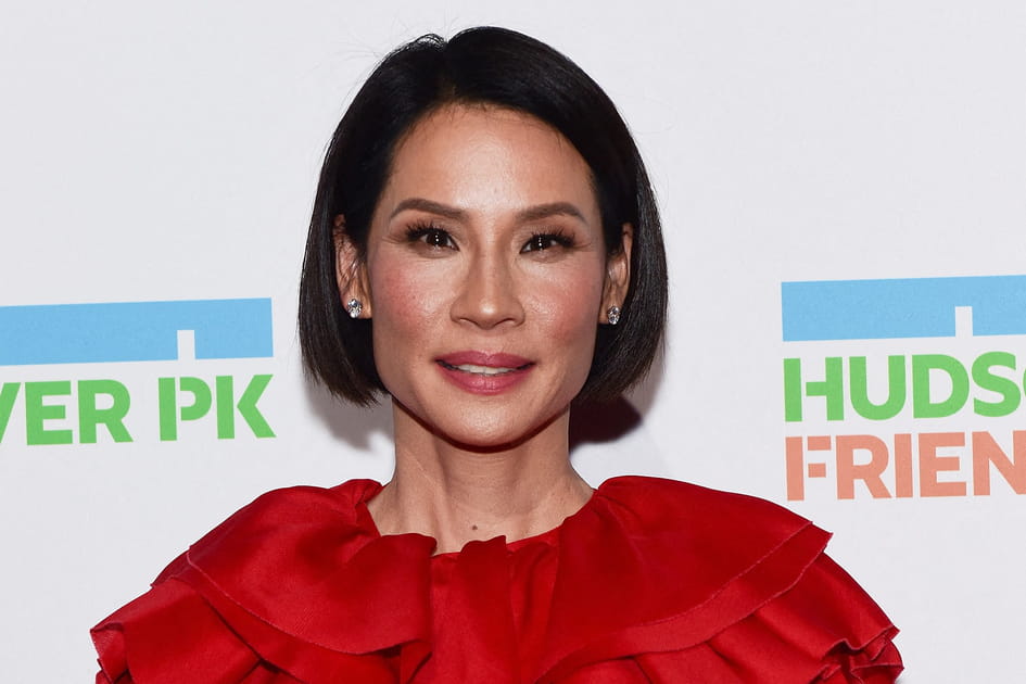 Raie sur le c&ocirc;t&eacute; et carr&eacute; lisse de Lucy Liu