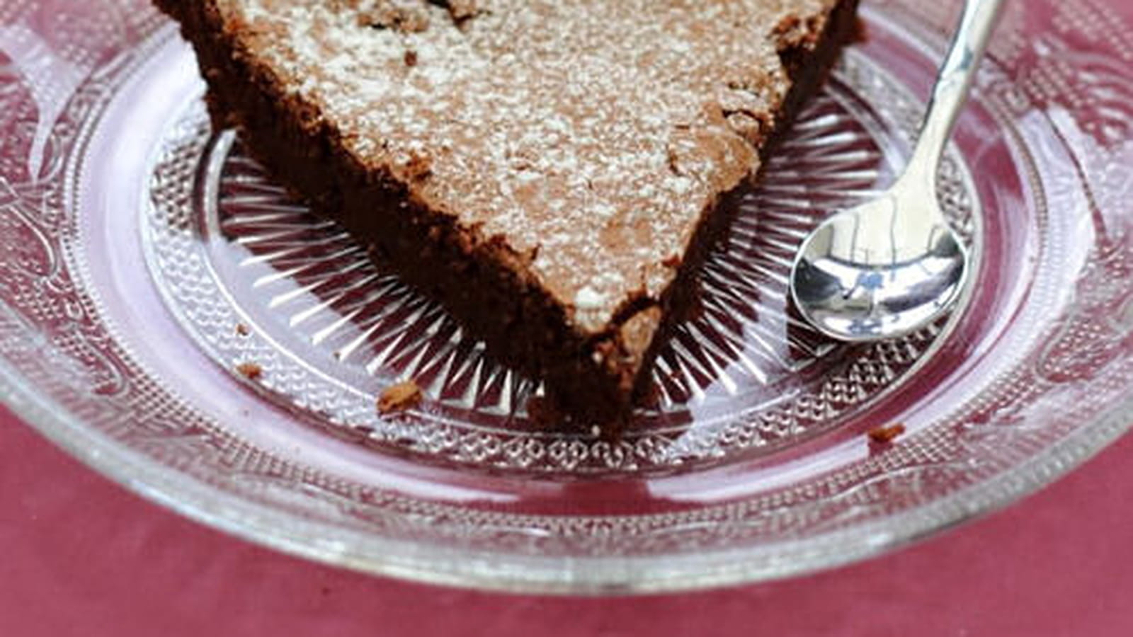 Gâteau fondant au chocolat noir et à la poudre d'amande sans beurre