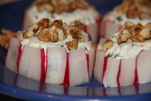 Charlottes de radis roses au chèvre frais et aux noix